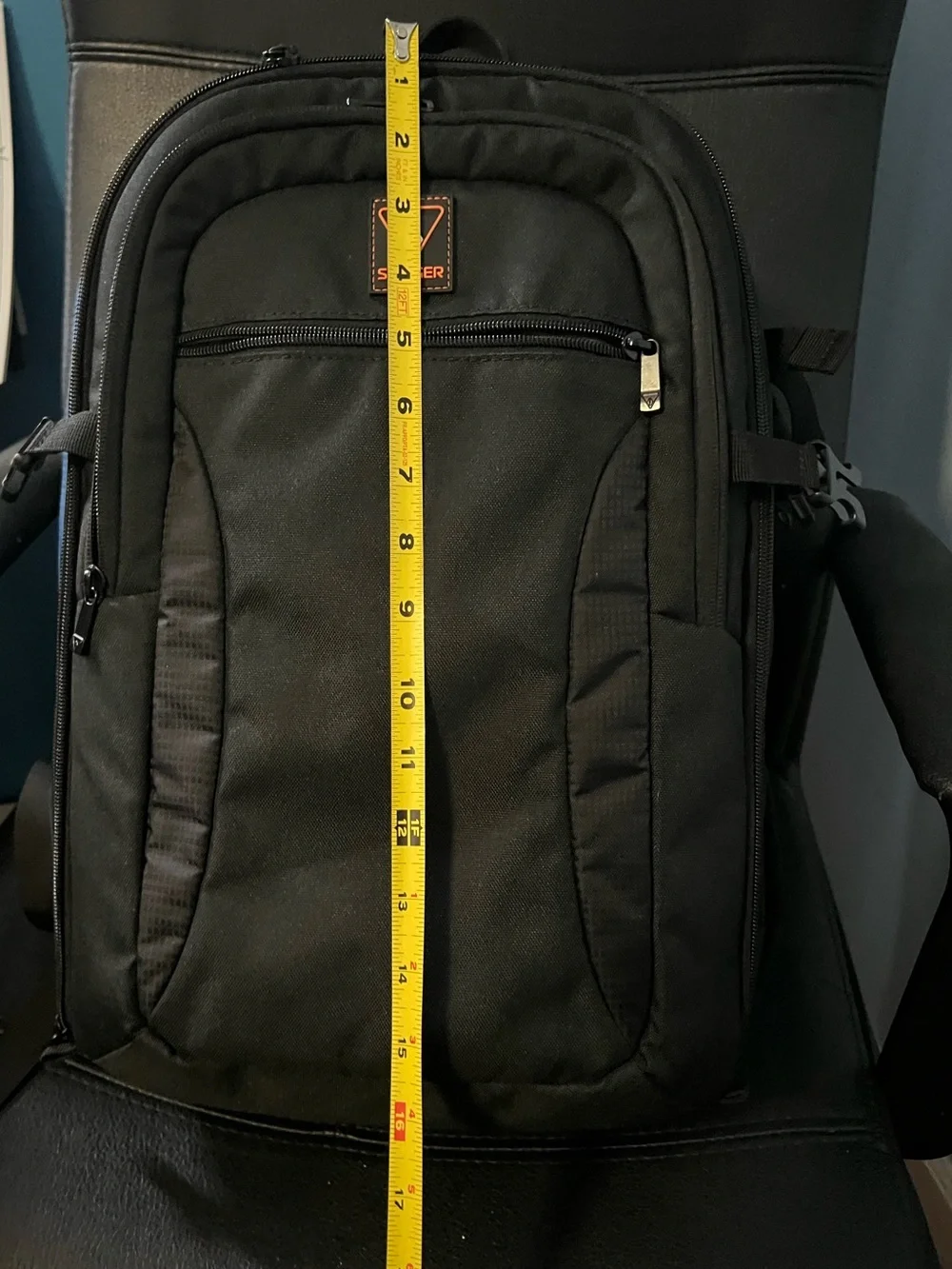Slinger Alpine 200 Lightweight Compact Camera Backpack. Multiple Pockets. NWOT